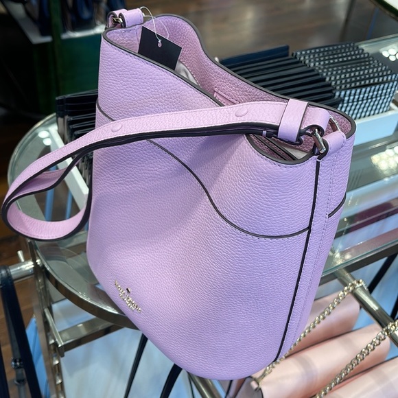 Kate Spade Leila Small Bucket Bag
COLOR:
Quartz Pink
NWT - Picture 13 of 16